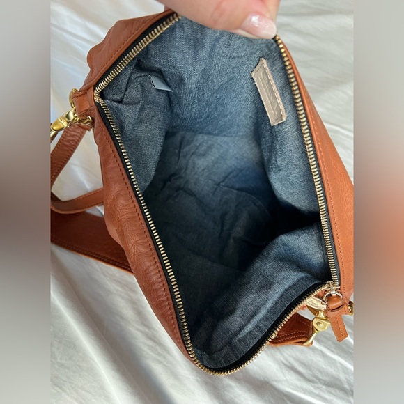 Clare V. Moyen Messenger - Picture 6 of 9